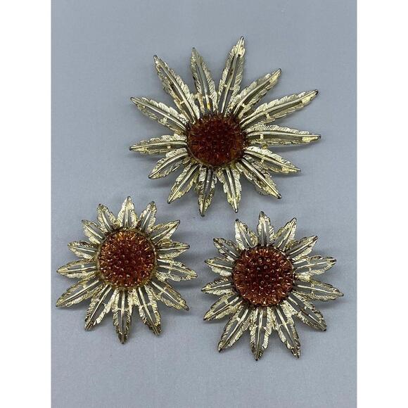Vintage Sarah Coventry Set Gold Tone Flower Topaz Brooch/Pin & Clip On Earrings - Picture 1 of 14